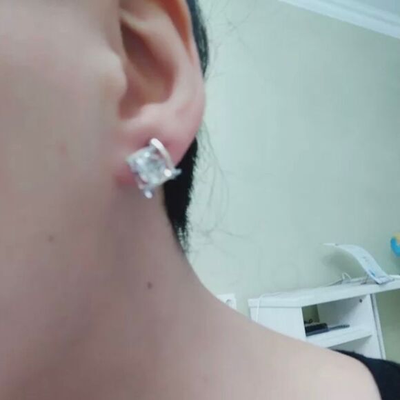 New 3D Diamond Caged Stud Earring - Picture 5 of 5